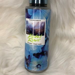 Victoria’s Secret petal rave